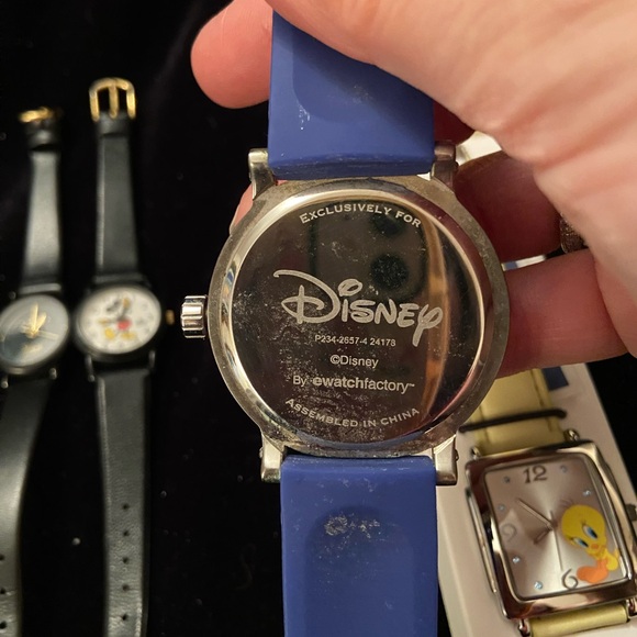 Lot of 4 Watches Tweety Bird NIB, Donald Duck Disney, Lorus Mickey Mouse & Stars - Picture 4 of 7